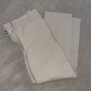 The Riviera Slim. Women’s light khaki loft pants! Worn once, perfect condition.